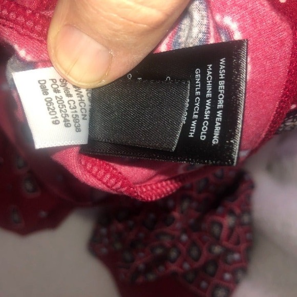 Simply Vera Vera Wang Radiant Red w/Floral Squares Sleep Gown Medium NWT - Picture 13 of 13